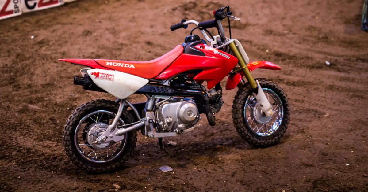 Does a 50cc dirt bike need to be registered